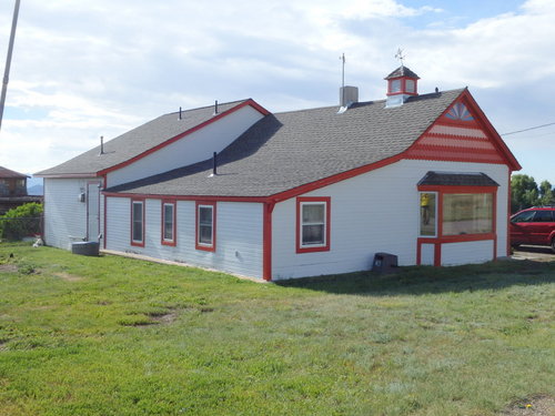 GDMBR: Old Hotel/Inn, now an active US Post Office.